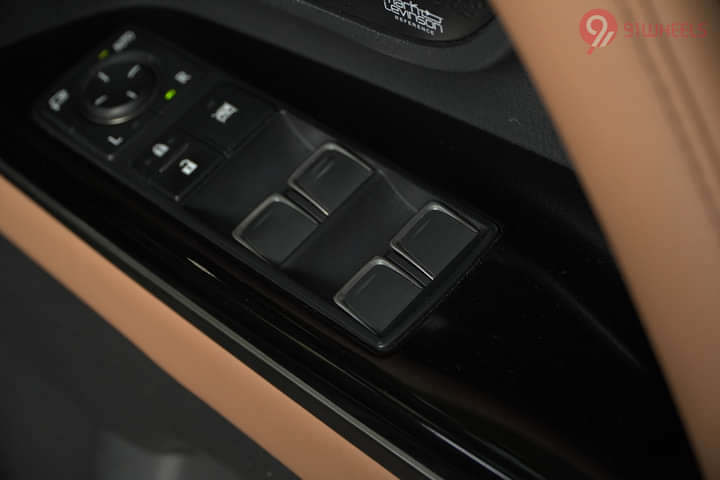 Lexus LX Outer Rear View Mirror ORVM Controls