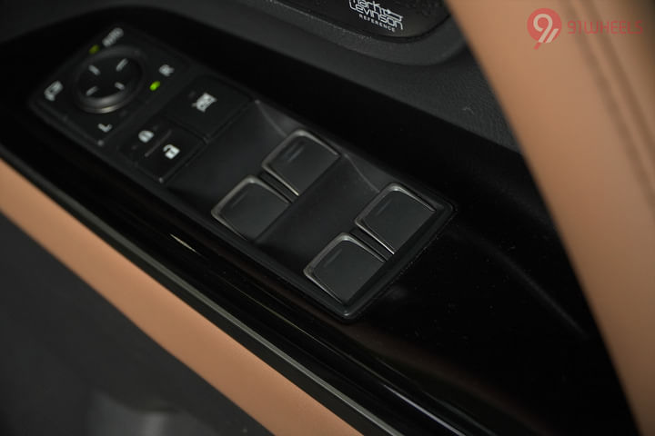 Lexus LX Outer Rear View Mirror ORVM Controls