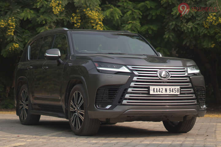 Lexus LX Right Front Three Quarter