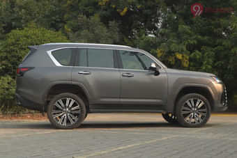Lexus LX Right Side View Lexus LX Right Side View