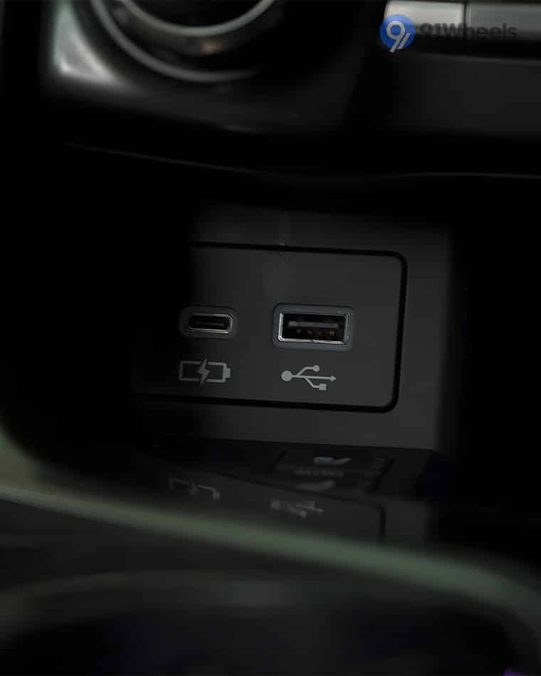 Infotainment & Charging - 2 Infotainment & Charging - 2