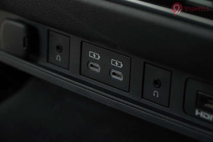 Lexus LX USB Port/Power Socket/Wireless Charging