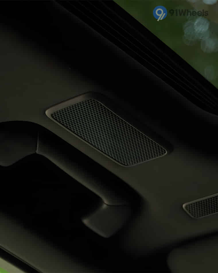 Infotainment & Charging - 4 Infotainment & Charging - 4