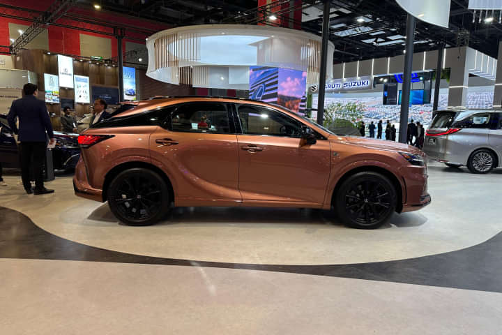 Lexus RX Right Side View