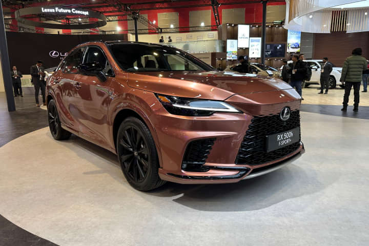 Lexus RX Right Front Three Quarter