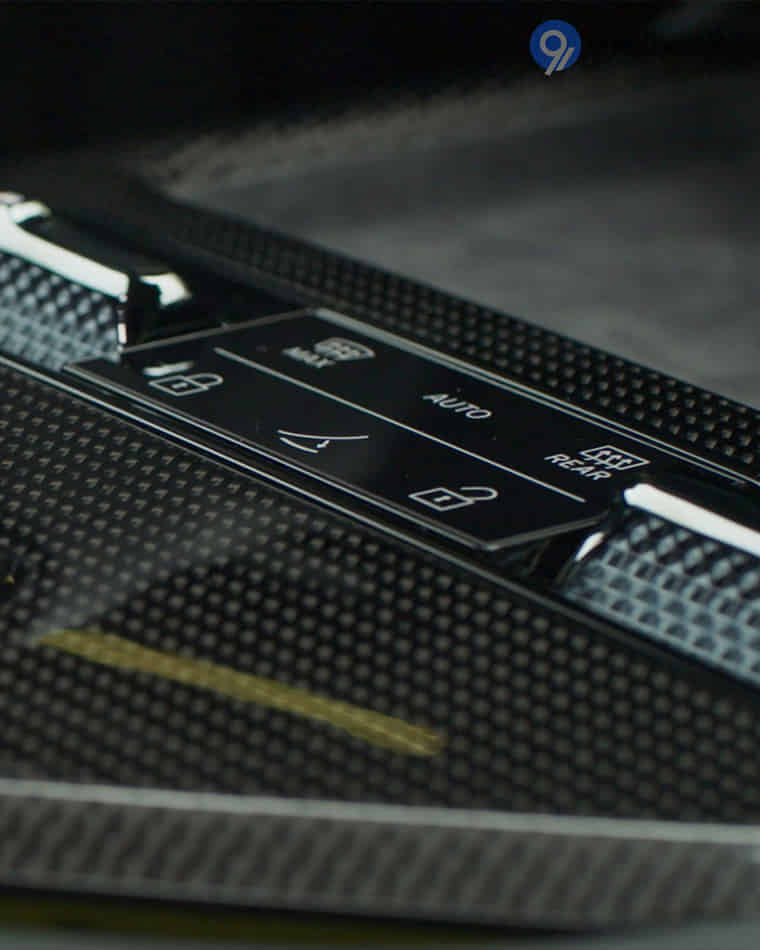 Dashboard & Front Cabin - 4