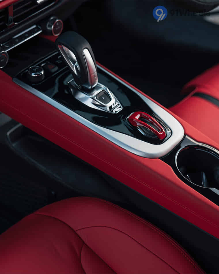 Dashboard & Front Cabin - 9