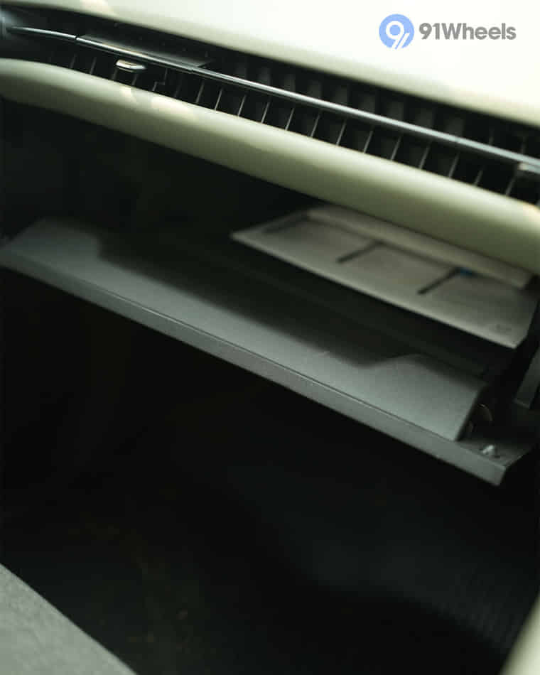 Dashboard & Front Cabin - 4 Dashboard & Front Cabin - 4