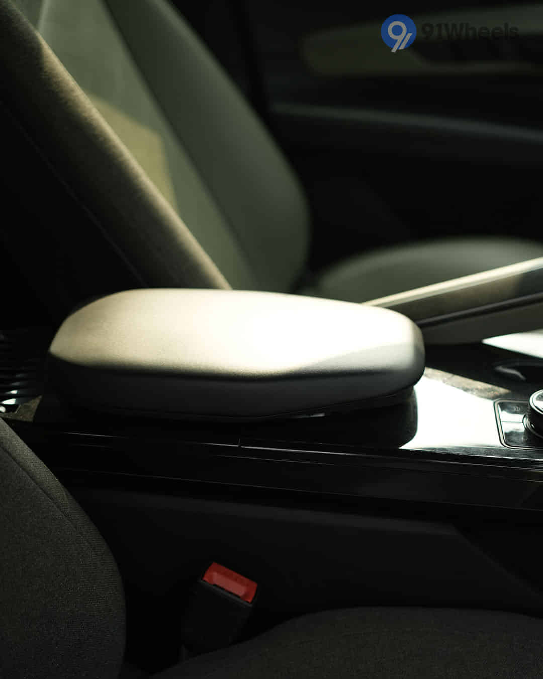 Front Centre Arm Rest