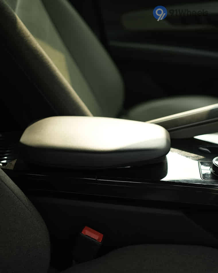 Dashboard & Front Cabin - 8 Dashboard & Front Cabin - 8