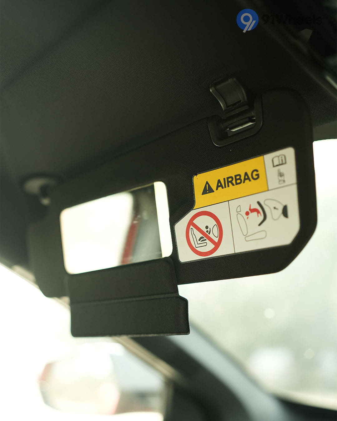 Dashboard & Front Cabin - 11