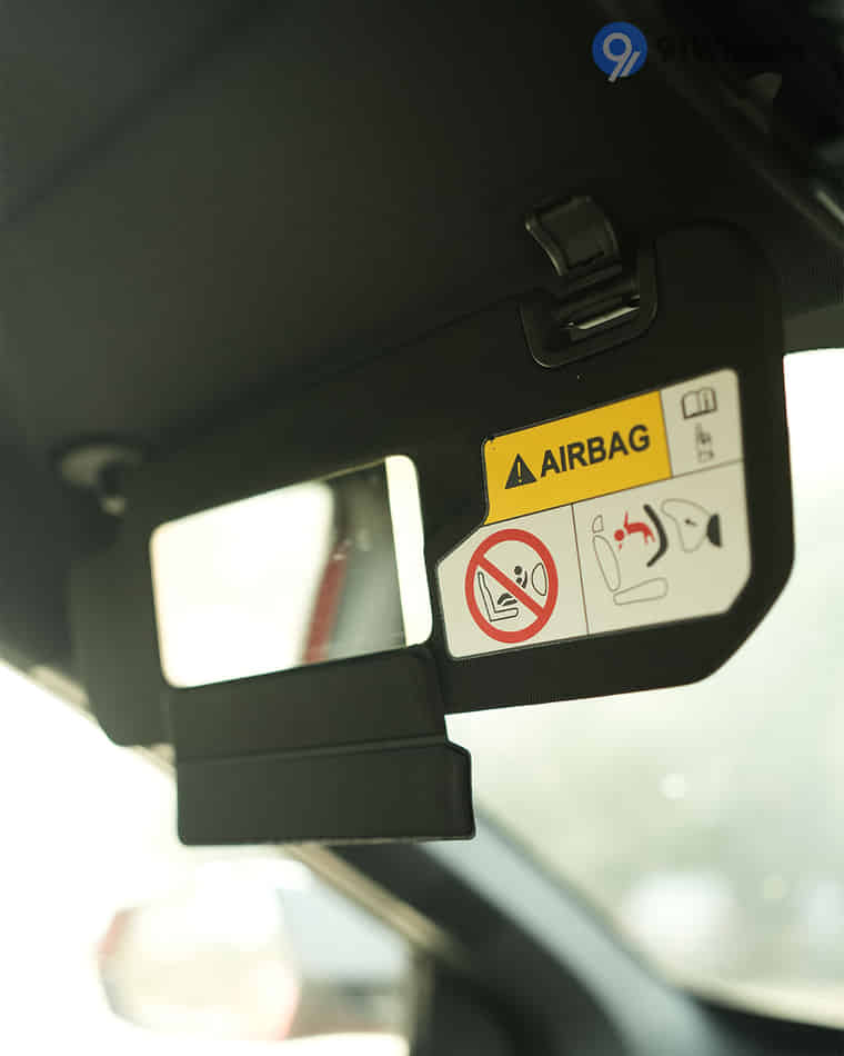 Dashboard & Front Cabin - 12 Dashboard & Front Cabin - 12