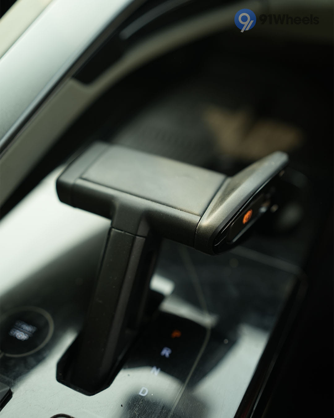 Dashboard & Front Cabin - 19