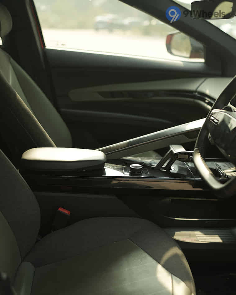 Dashboard & Front Cabin - 1 Dashboard & Front Cabin - 1