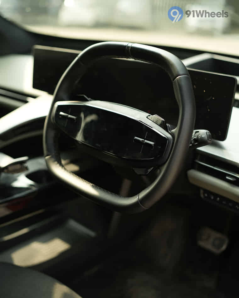 Dashboard & Front Cabin - 3 Dashboard & Front Cabin - 3