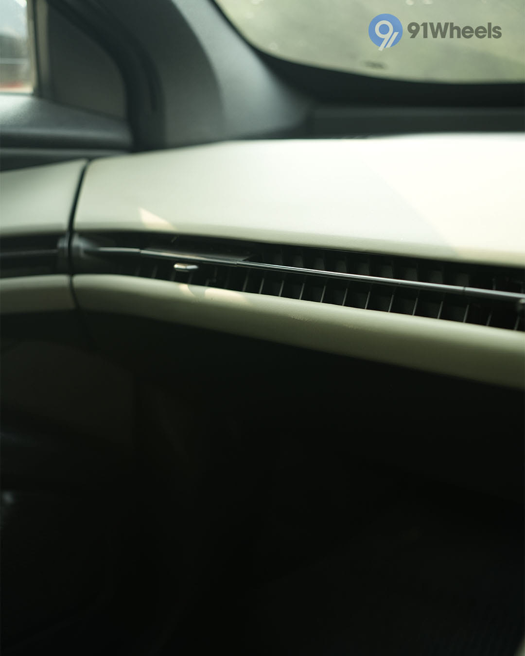 Dashboard & Front Cabin - 14