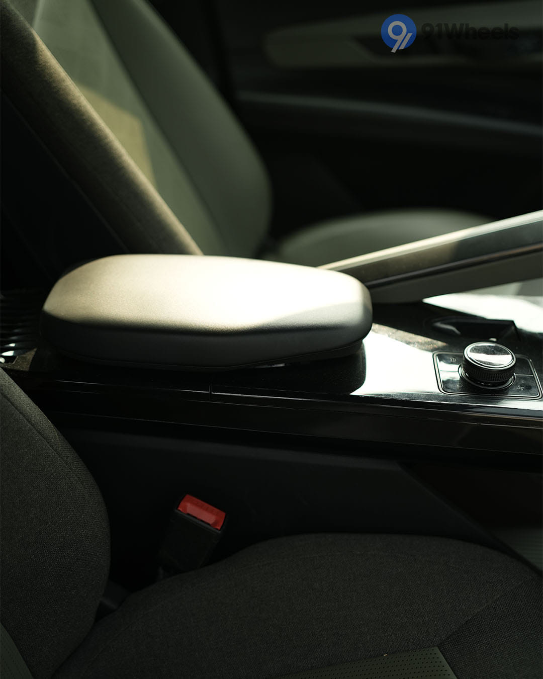 Dashboard & Front Cabin - 18