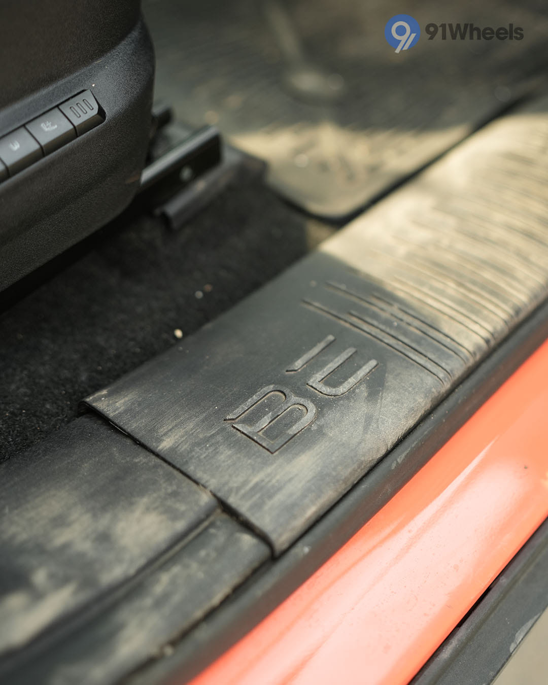 Dashboard & Front Cabin - 12