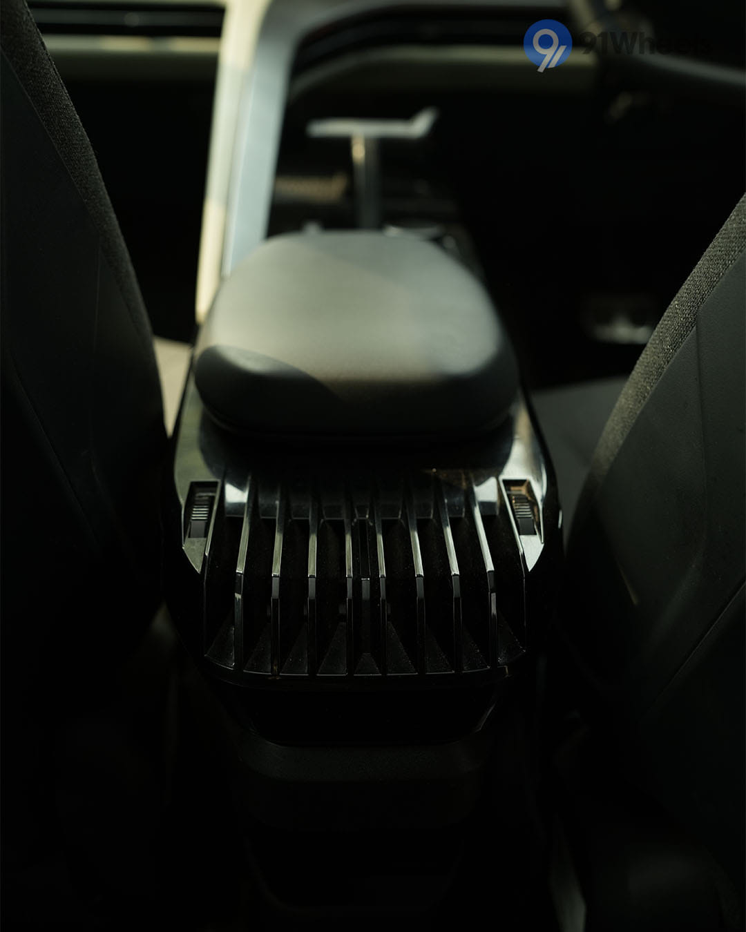 Dashboard & Front Cabin - 17