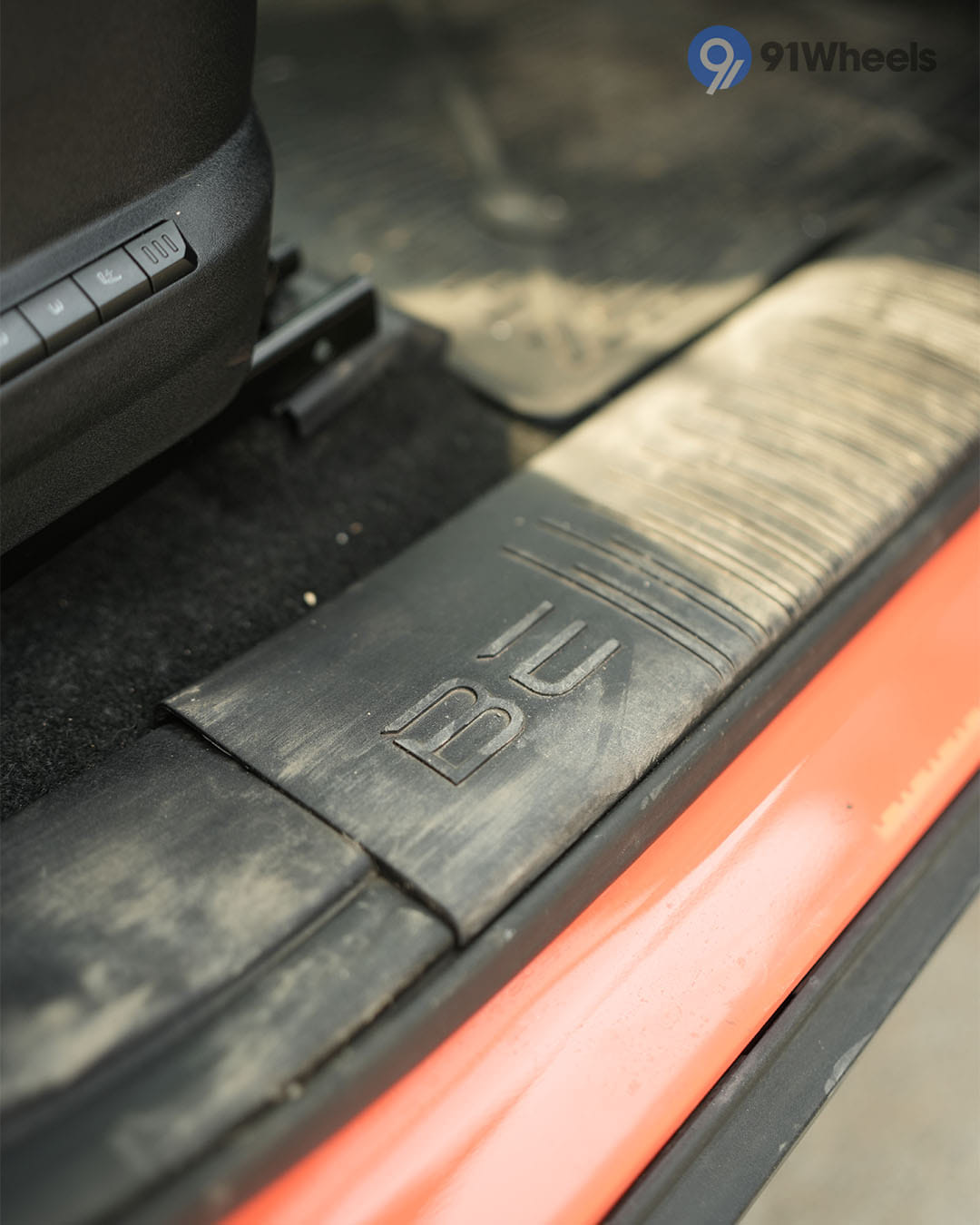 Dashboard & Front Cabin - 22