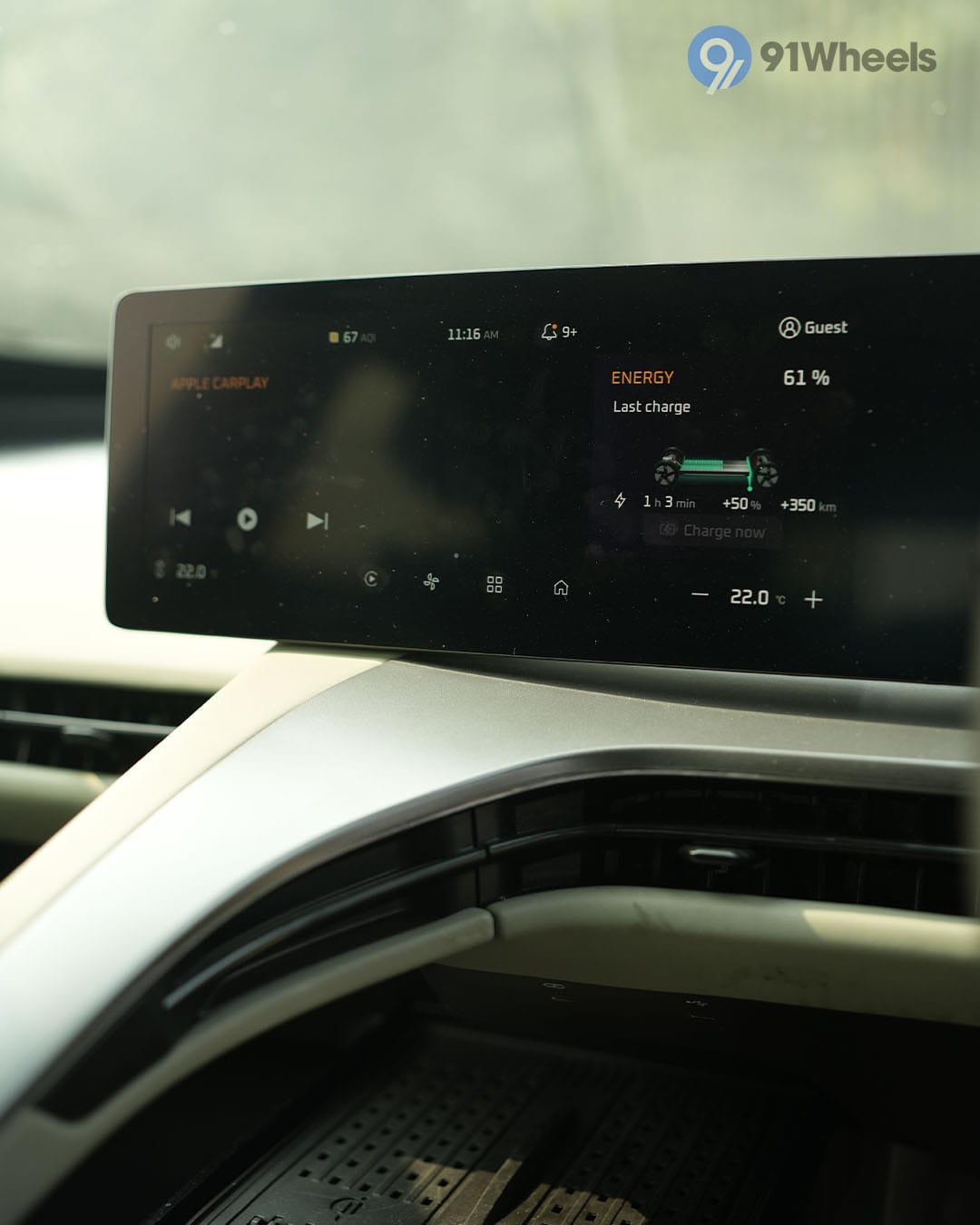 Dashboard & Front Cabin - 6