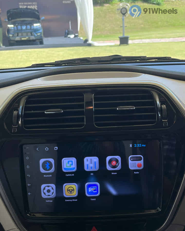 Dashboard & Front Cabin - 5