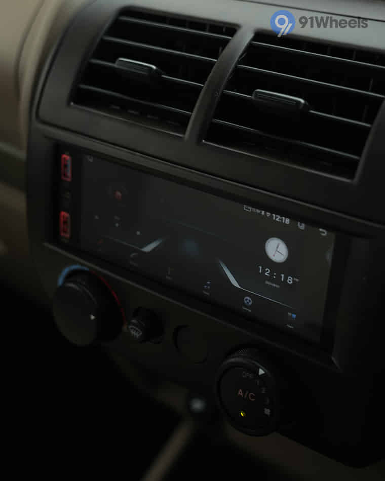 Dashboard & Front Cabin - 10