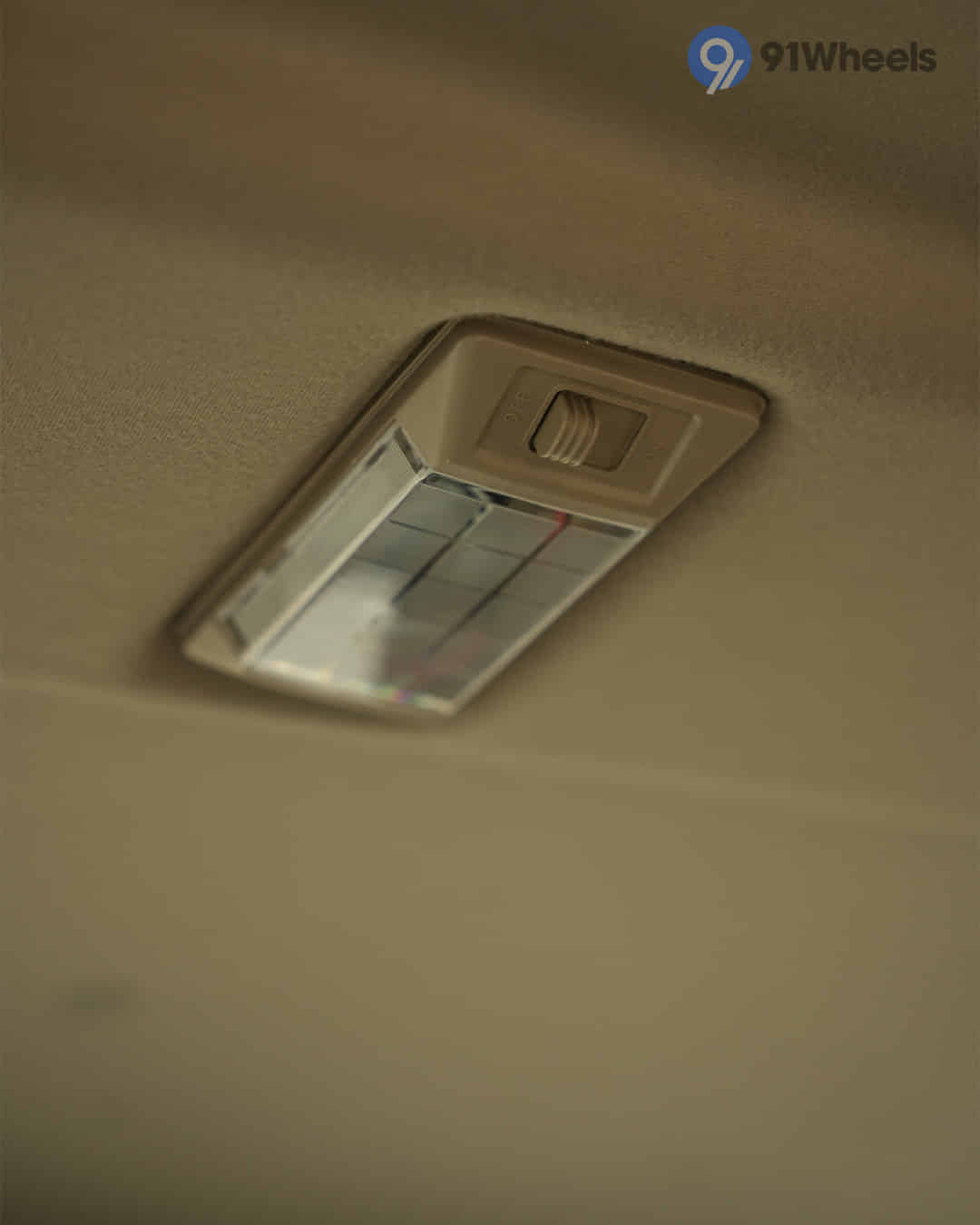 Rear Row Roof Mounted Cabin Lamps