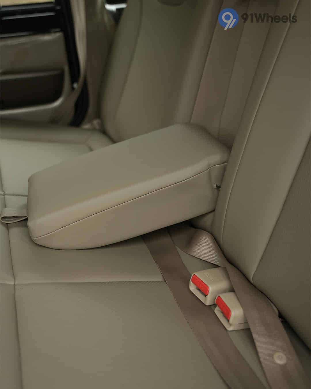 Rear Centre Arm Rest