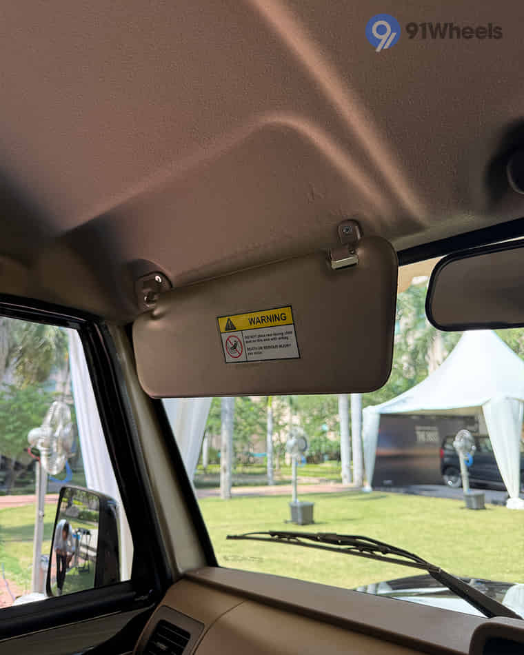 Dashboard & Front Cabin - 16