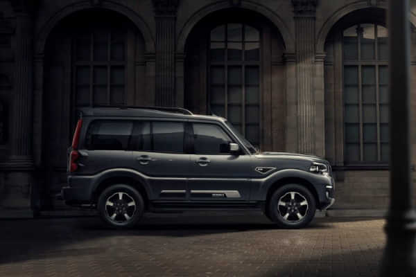 Mahindra Scorpio Classic Right Side View Mahindra Scorpio Classic Right Side View
