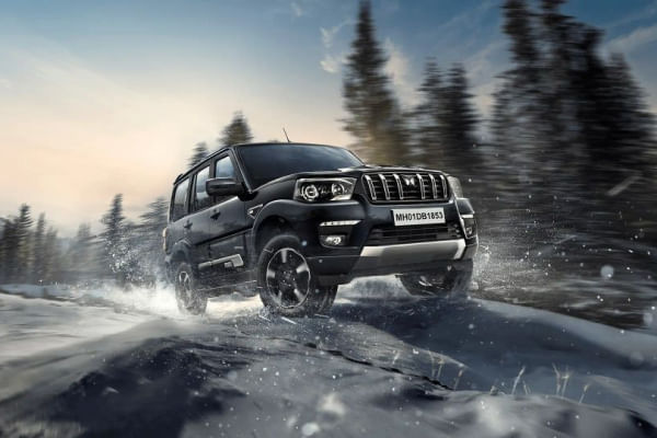 Mahindra Scorpio Classic Right Front Three Quarter
