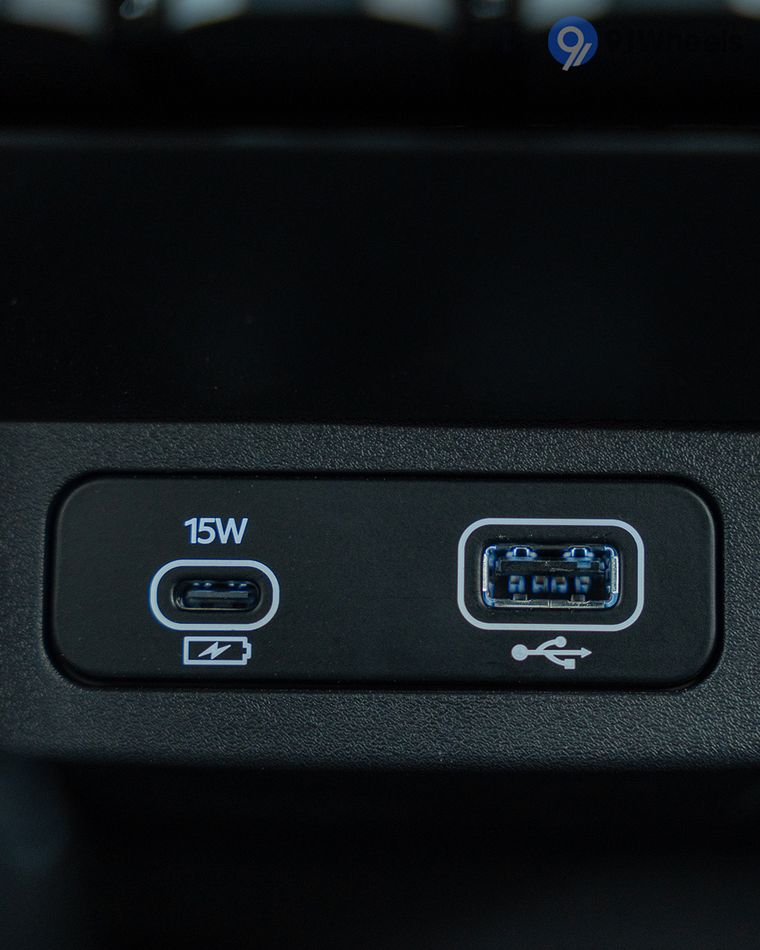 Infotainment & Charging - 2 Infotainment & Charging - 2