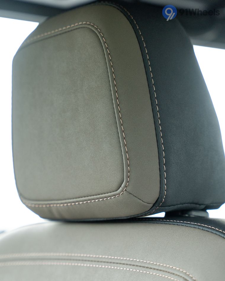 Seats & Cabin Comfort - 5 Seats & Cabin Comfort - 5