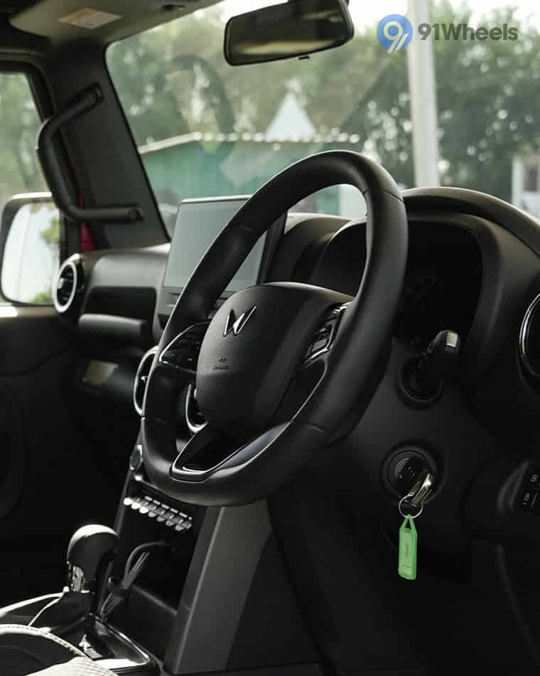 Dashboard & Front Cabin - 4