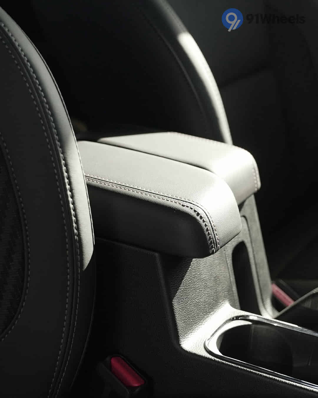 Front Centre Arm Rest