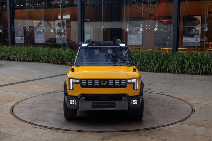 Mahindra Vision S Front Windshield/Windscreen