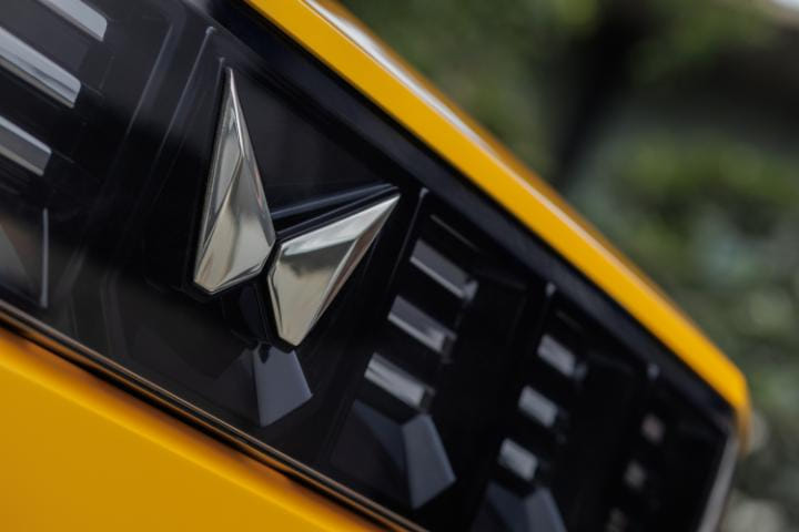 Mahindra Vision S Grille