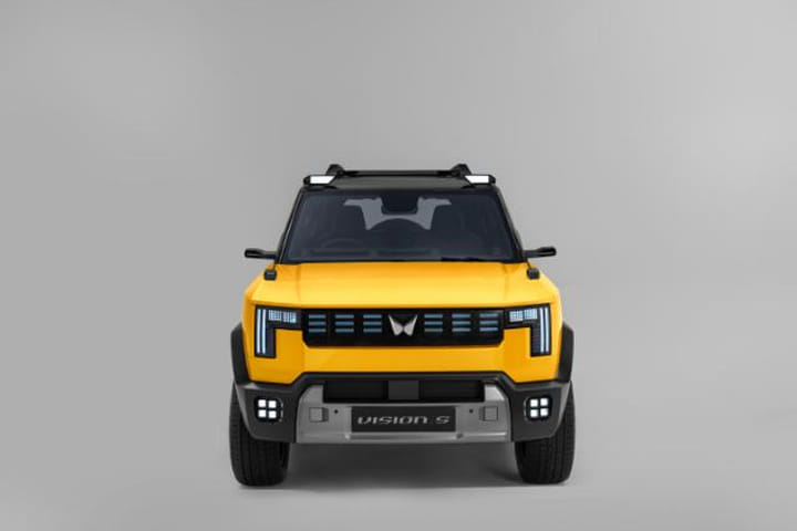 Mahindra Vision S Front View