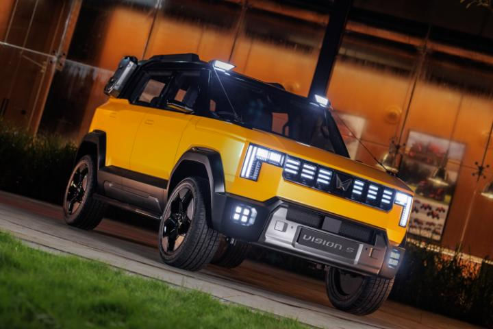 Mahindra Vision S Headlight