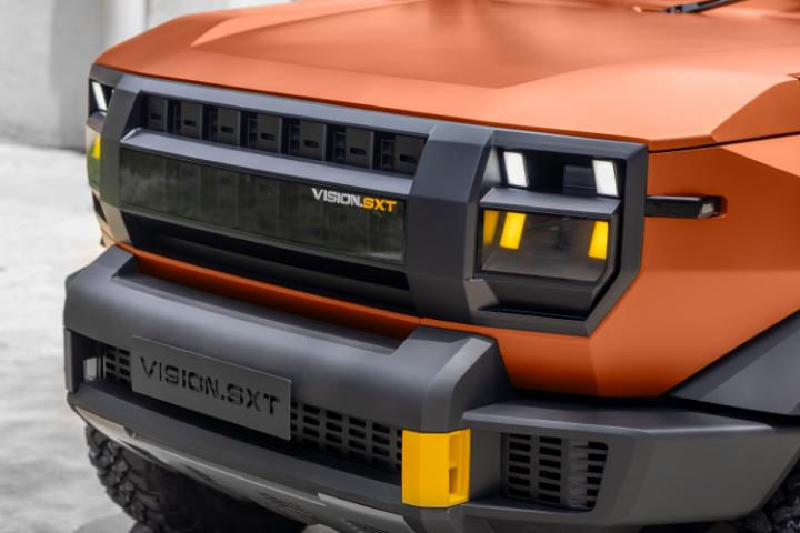 Mahindra Vision SXT Grille