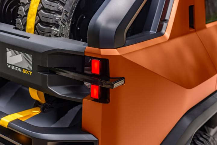 Mahindra Vision SXT Tail Light/Tail Lamp