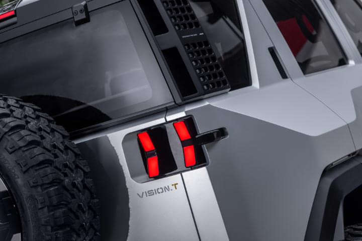 Mahindra Vision T Rear Windshield/Windscreen