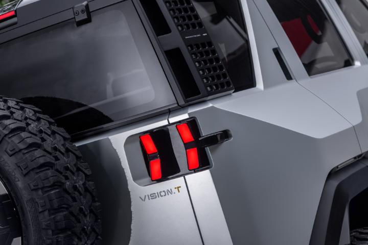 Mahindra Vision T Rear Windshield/Windscreen