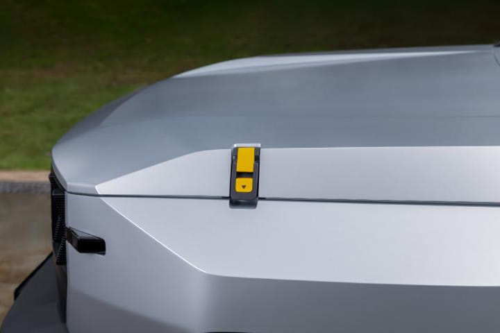 Mahindra Vision T Closed Hood/Bonnet