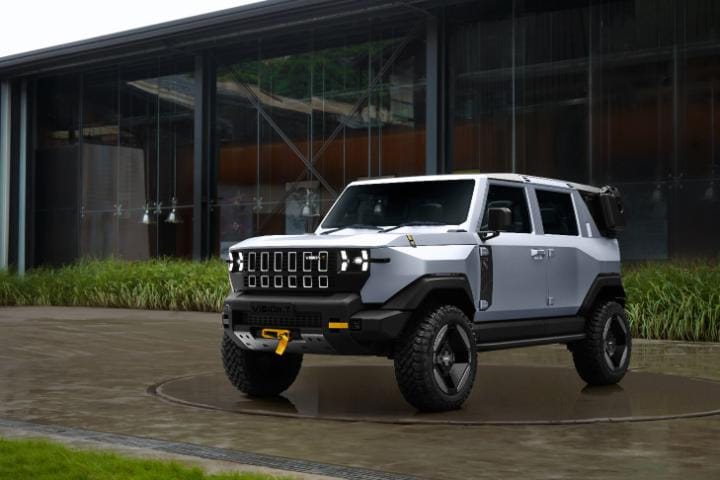 Mahindra Vision T Left Front Three Quarter