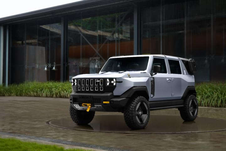 Mahindra Vision T Left Front Three Quarter