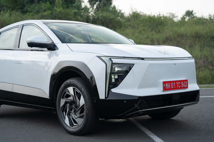 Mahindra XEV 9e Front Windshield/Windscreen