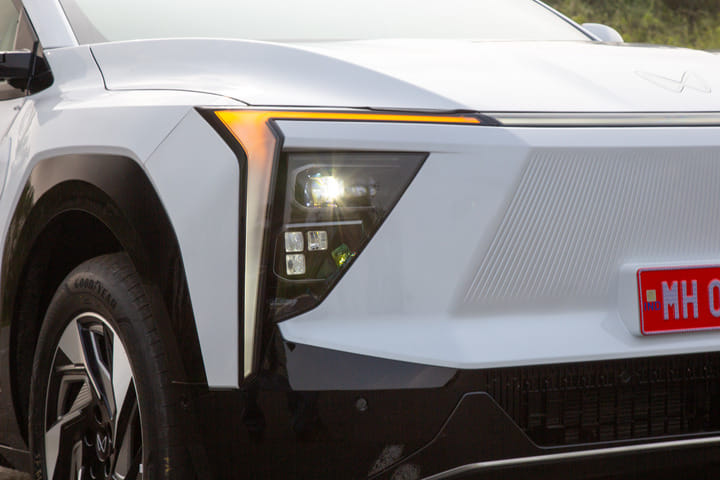 Mahindra XEV 9e Headlight