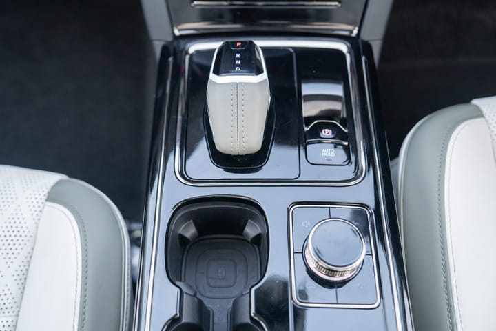 Mahindra XEV 9e Cup Holders